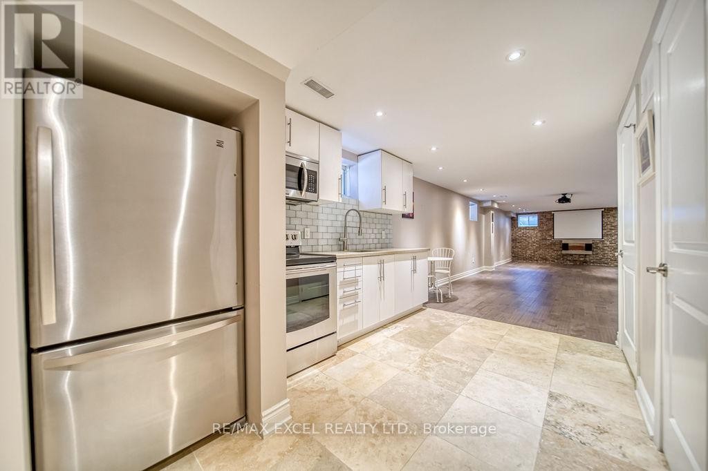 












166 TOWNSGATE DRIVE

,
Vaughan (Crestwood-Springfarm-Yorkhill),




Ontario
L4J8J5

