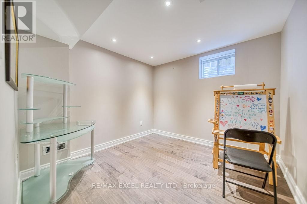 












166 TOWNSGATE DRIVE

,
Vaughan (Crestwood-Springfarm-Yorkhill),




Ontario
L4J8J5

