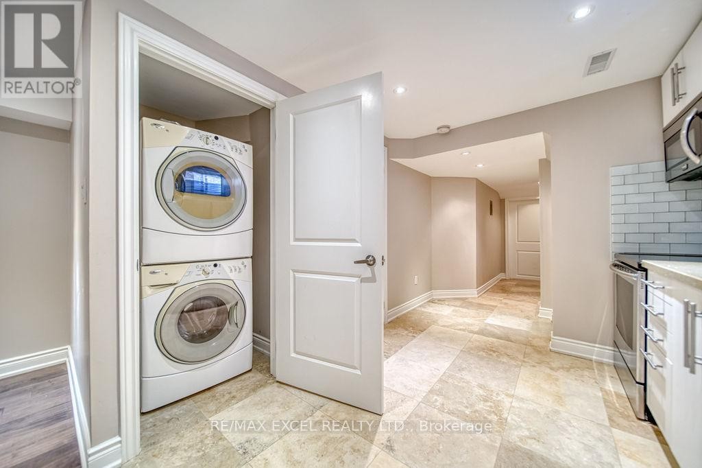 












166 TOWNSGATE DRIVE

,
Vaughan (Crestwood-Springfarm-Yorkhill),




Ontario
L4J8J5

