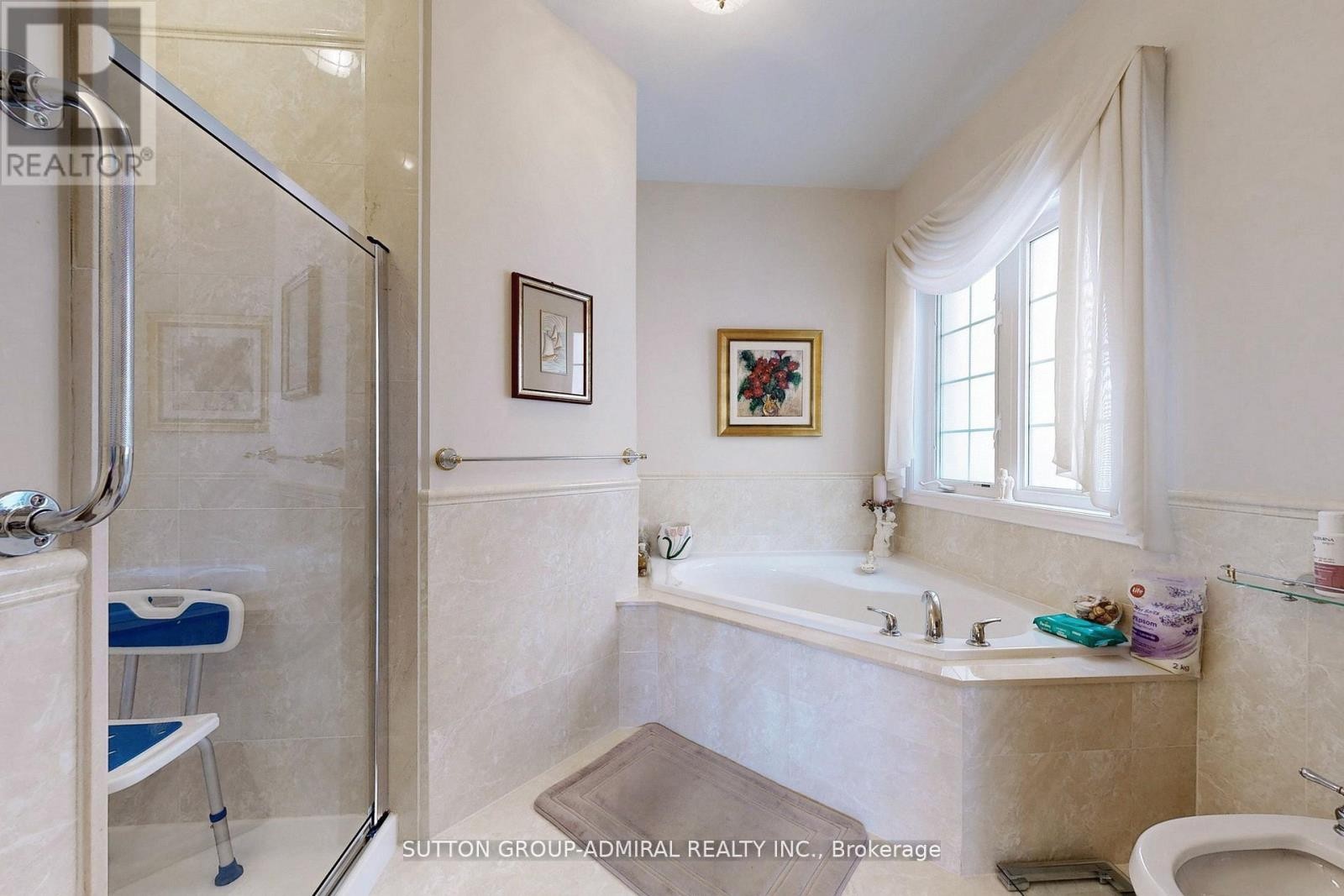 












25 LITTLE NATALIE COURT

,
Vaughan (Patterson),




Ontario
L6A0J2

