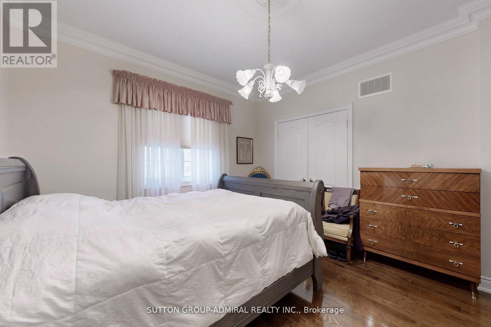 












25 LITTLE NATALIE COURT

,
Vaughan (Patterson),




Ontario
L6A0J2

