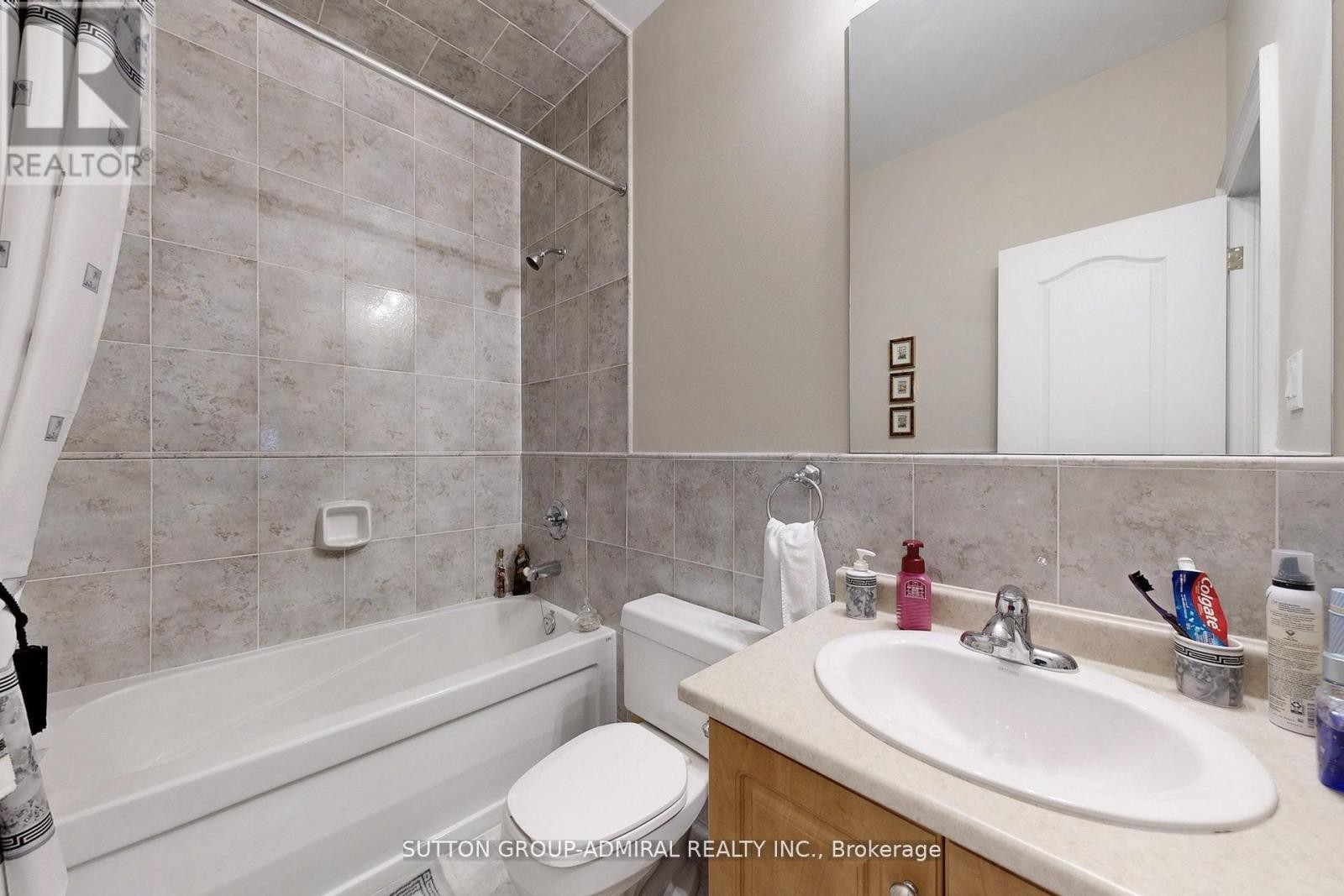 












25 LITTLE NATALIE COURT

,
Vaughan (Patterson),




Ontario
L6A0J2

