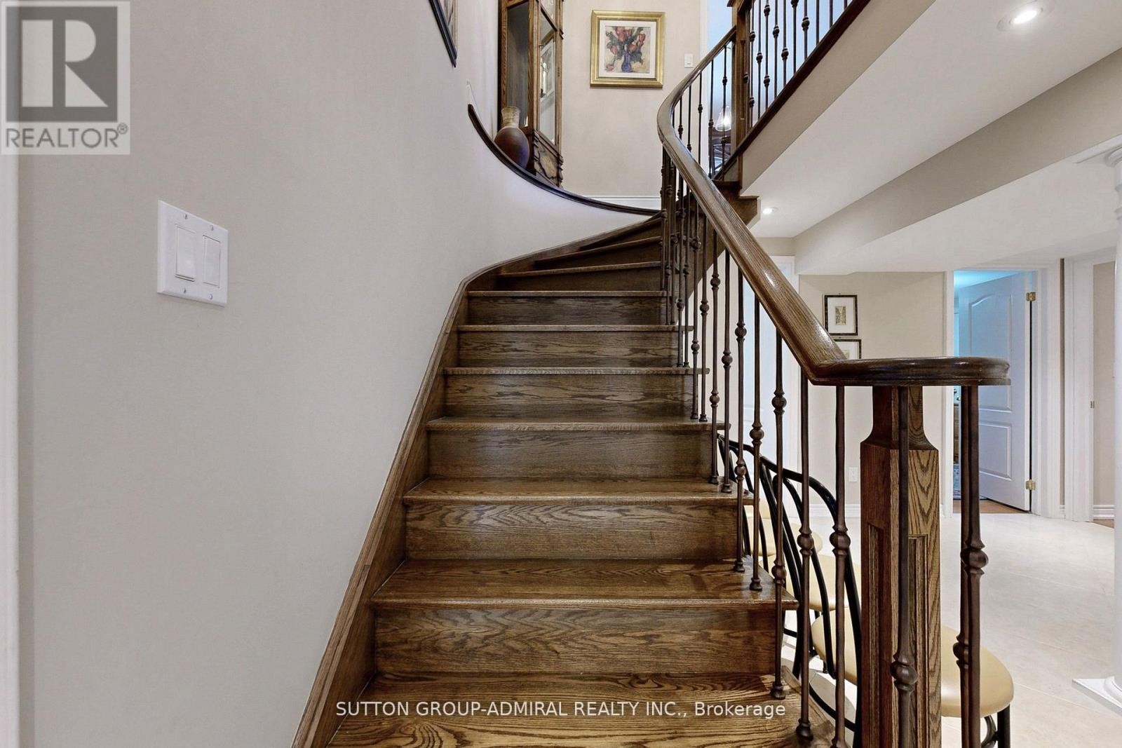 












25 LITTLE NATALIE COURT

,
Vaughan (Patterson),




Ontario
L6A0J2

