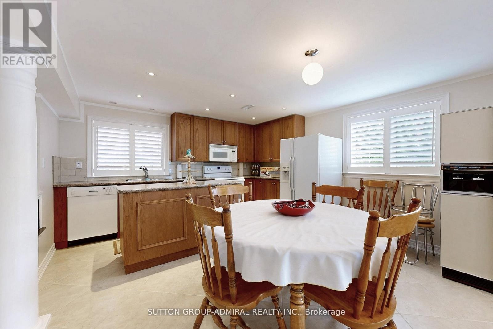 












25 LITTLE NATALIE COURT

,
Vaughan (Patterson),




Ontario
L6A0J2

