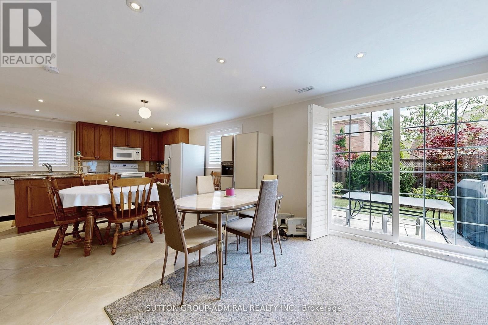 












25 LITTLE NATALIE COURT

,
Vaughan (Patterson),




Ontario
L6A0J2

