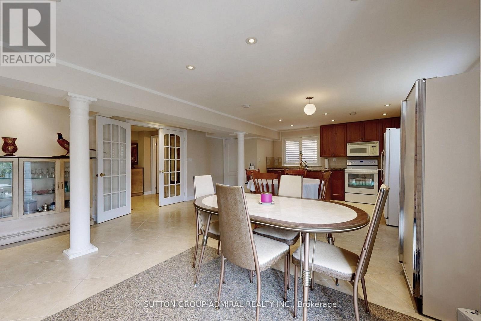 












25 LITTLE NATALIE COURT

,
Vaughan (Patterson),




Ontario
L6A0J2

