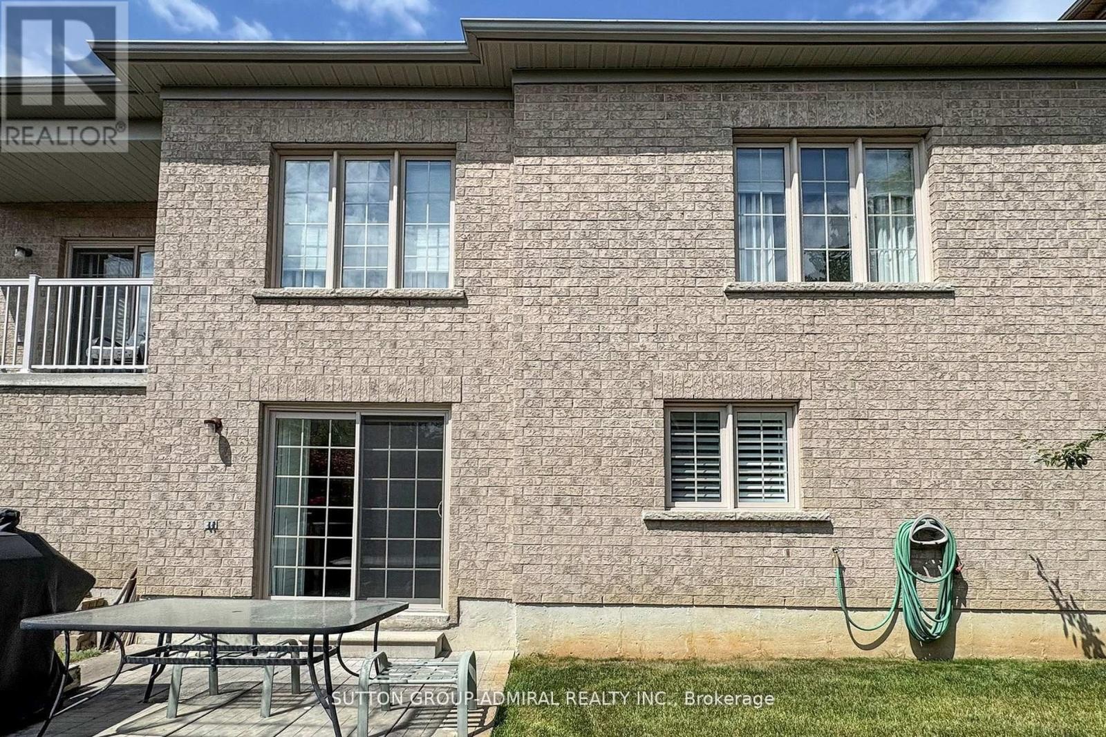 












25 LITTLE NATALIE COURT

,
Vaughan (Patterson),




Ontario
L6A0J2

