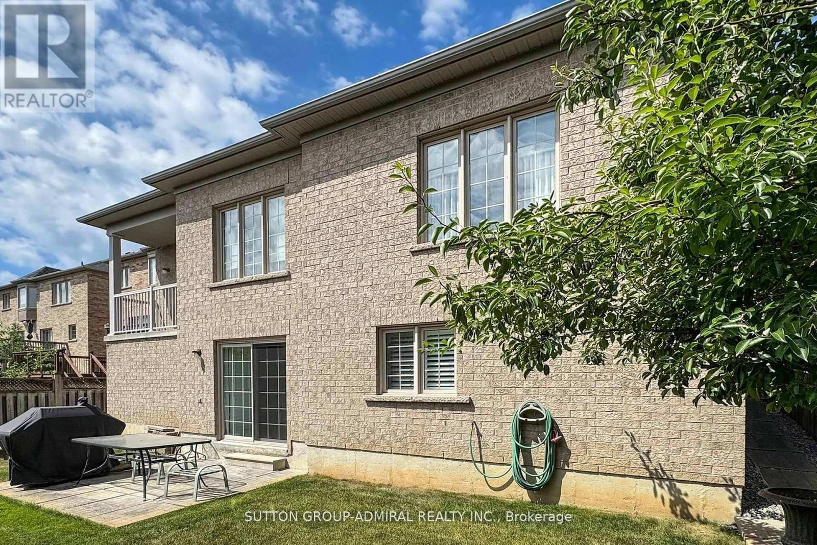 












25 LITTLE NATALIE COURT

,
Vaughan (Patterson),




Ontario
L6A0J2

