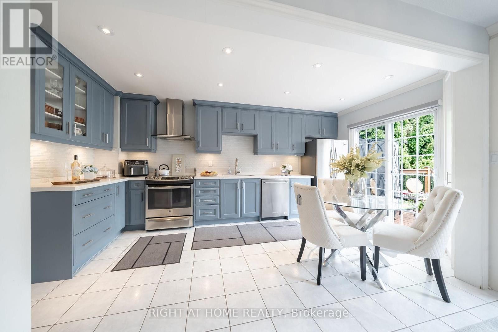 












259 TALL GRASS TRAIL

,
Vaughan (East Woodbridge),




Ontario
L4L3P7

