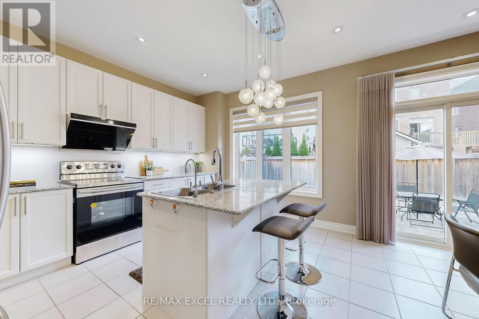 












160 ROY HARPER AVENUE

,
Aurora,




Ontario
L4G0V6

