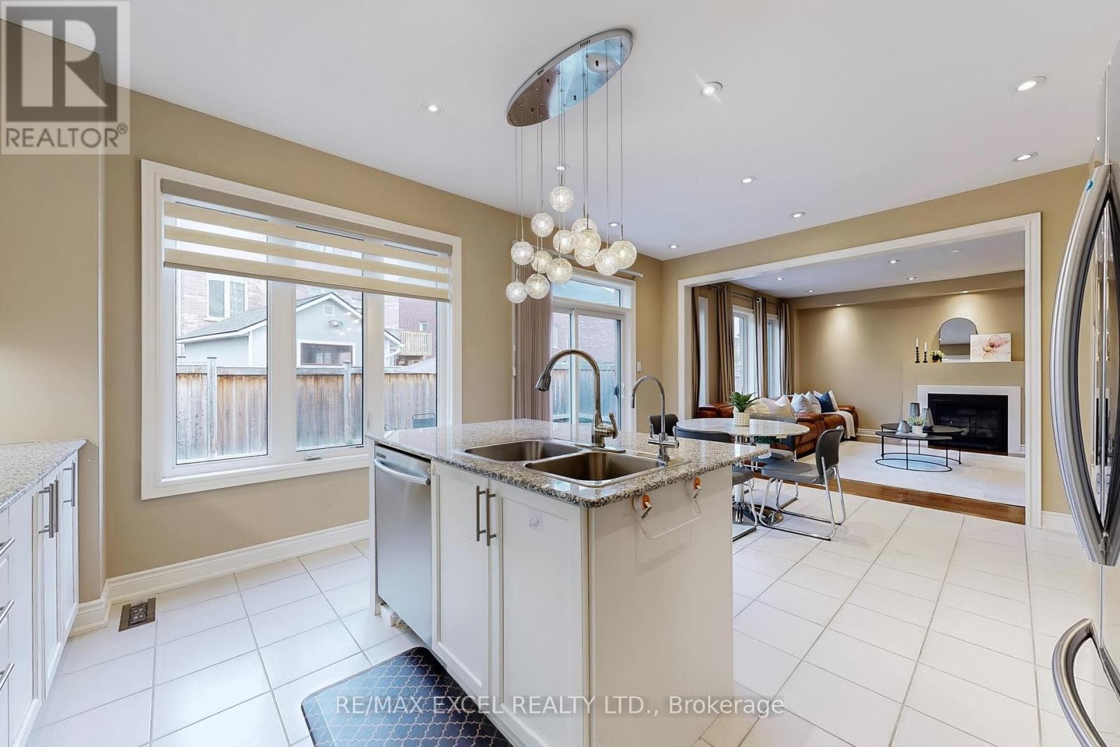 












160 ROY HARPER AVENUE

,
Aurora,




Ontario
L4G0V6

