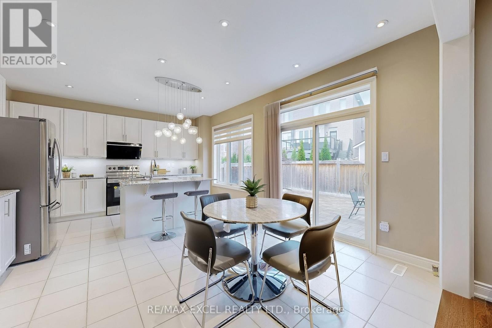 












160 ROY HARPER AVENUE

,
Aurora,




Ontario
L4G0V6

