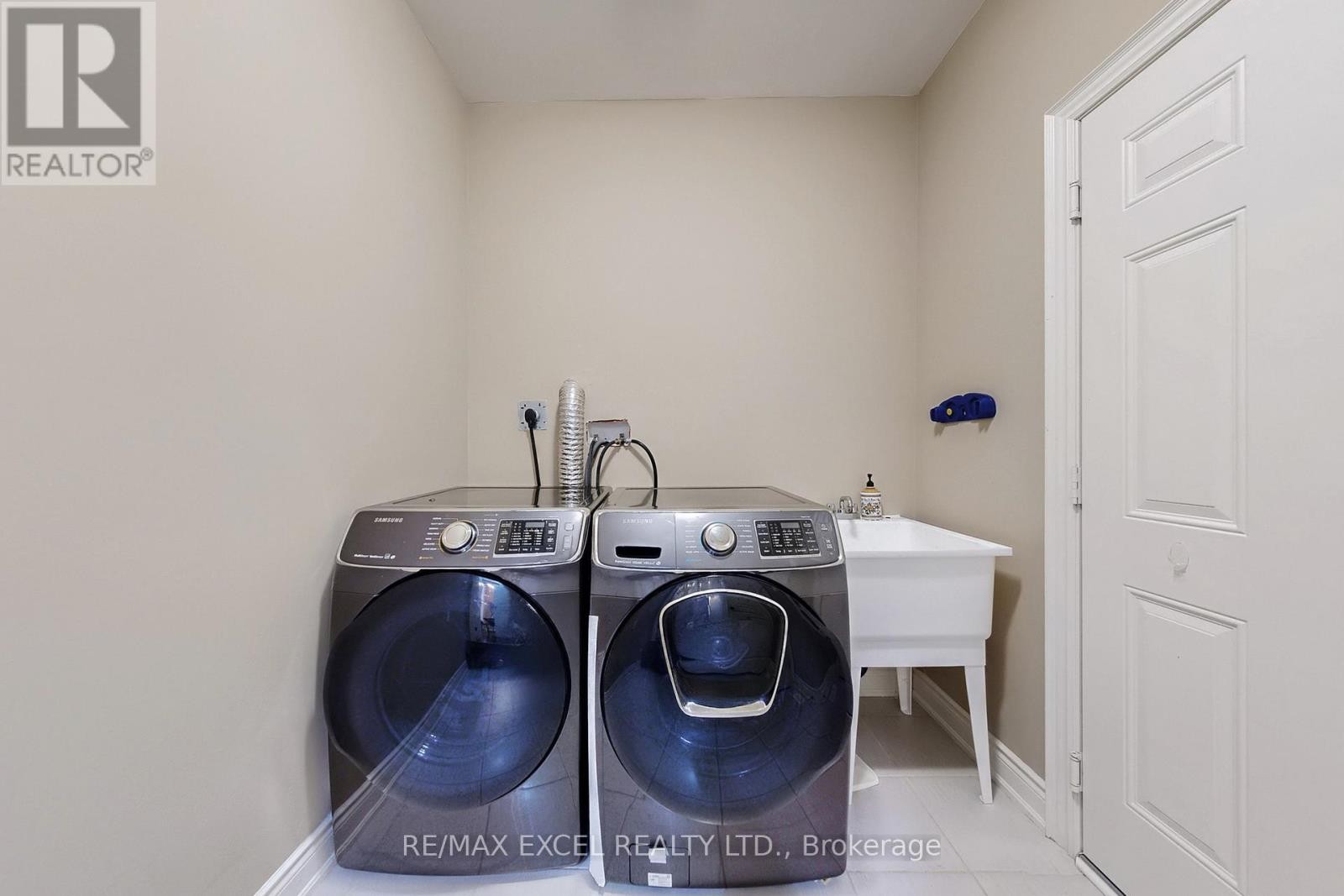 












160 ROY HARPER AVENUE

,
Aurora,




Ontario
L4G0V6

