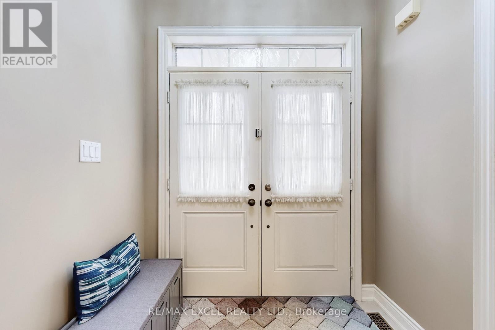 












160 ROY HARPER AVENUE

,
Aurora,




Ontario
L4G0V6

