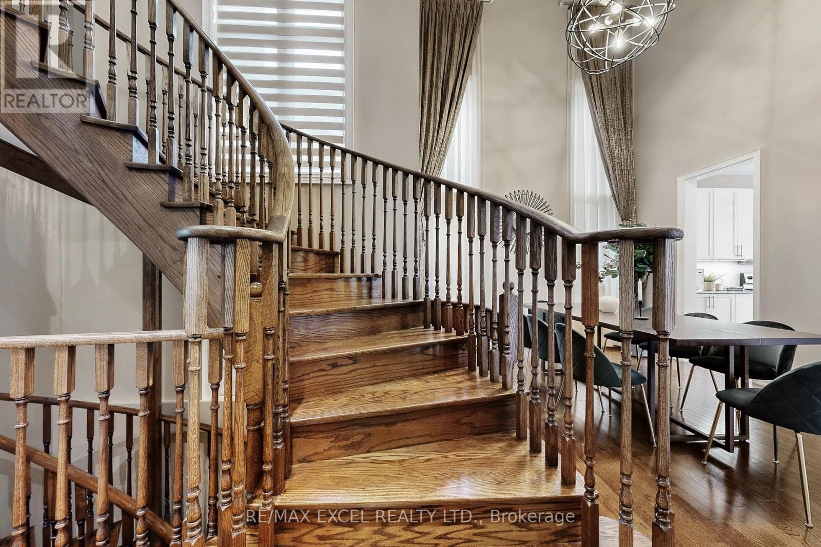 












160 ROY HARPER AVENUE

,
Aurora,




Ontario
L4G0V6

