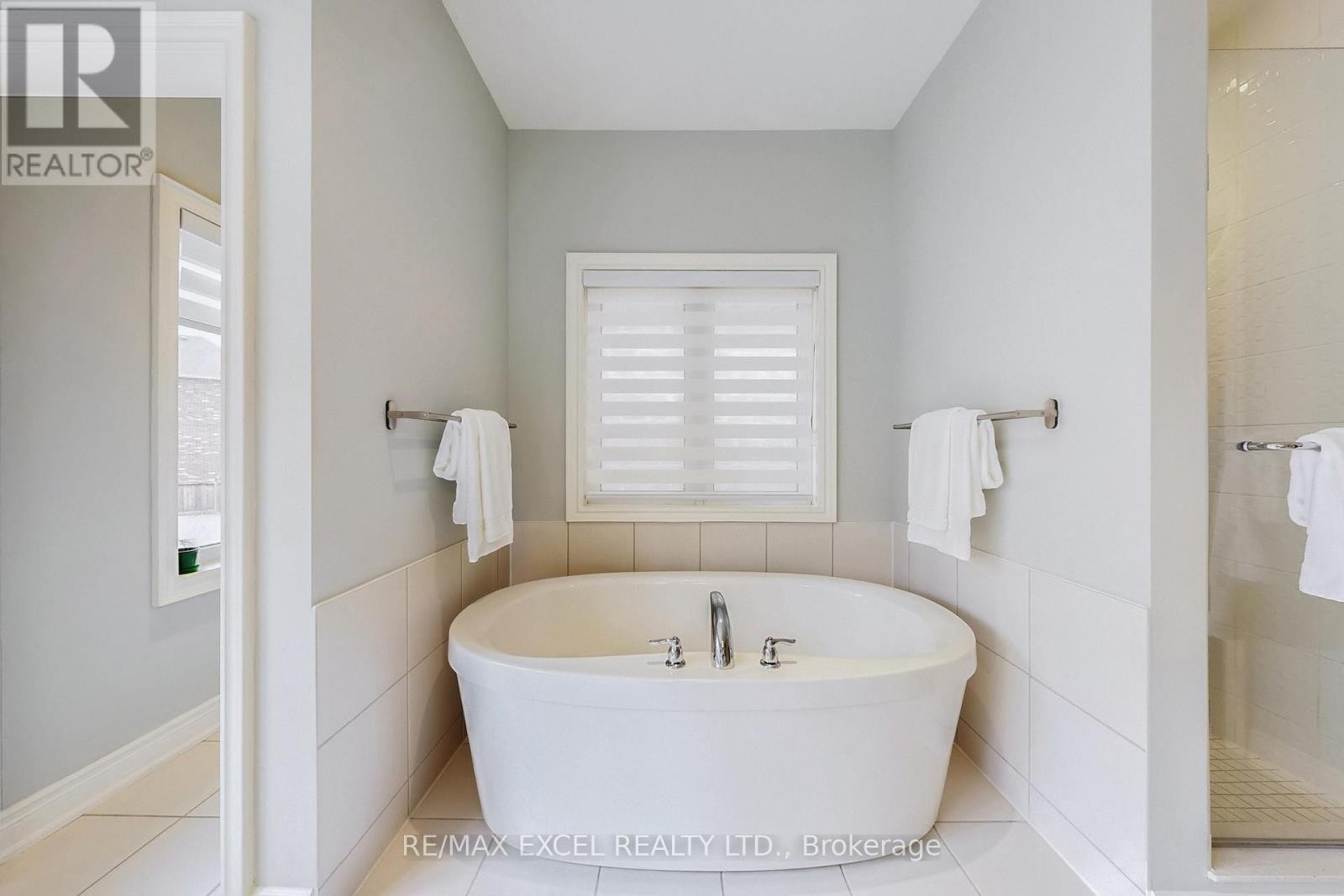 












160 ROY HARPER AVENUE

,
Aurora,




Ontario
L4G0V6

