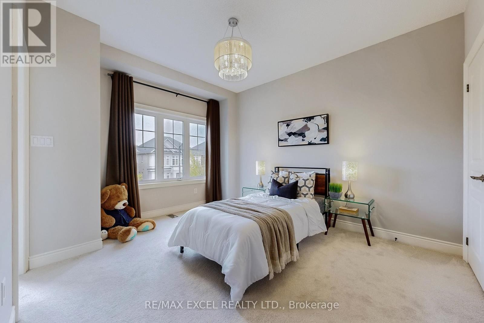 












160 ROY HARPER AVENUE

,
Aurora,




Ontario
L4G0V6

