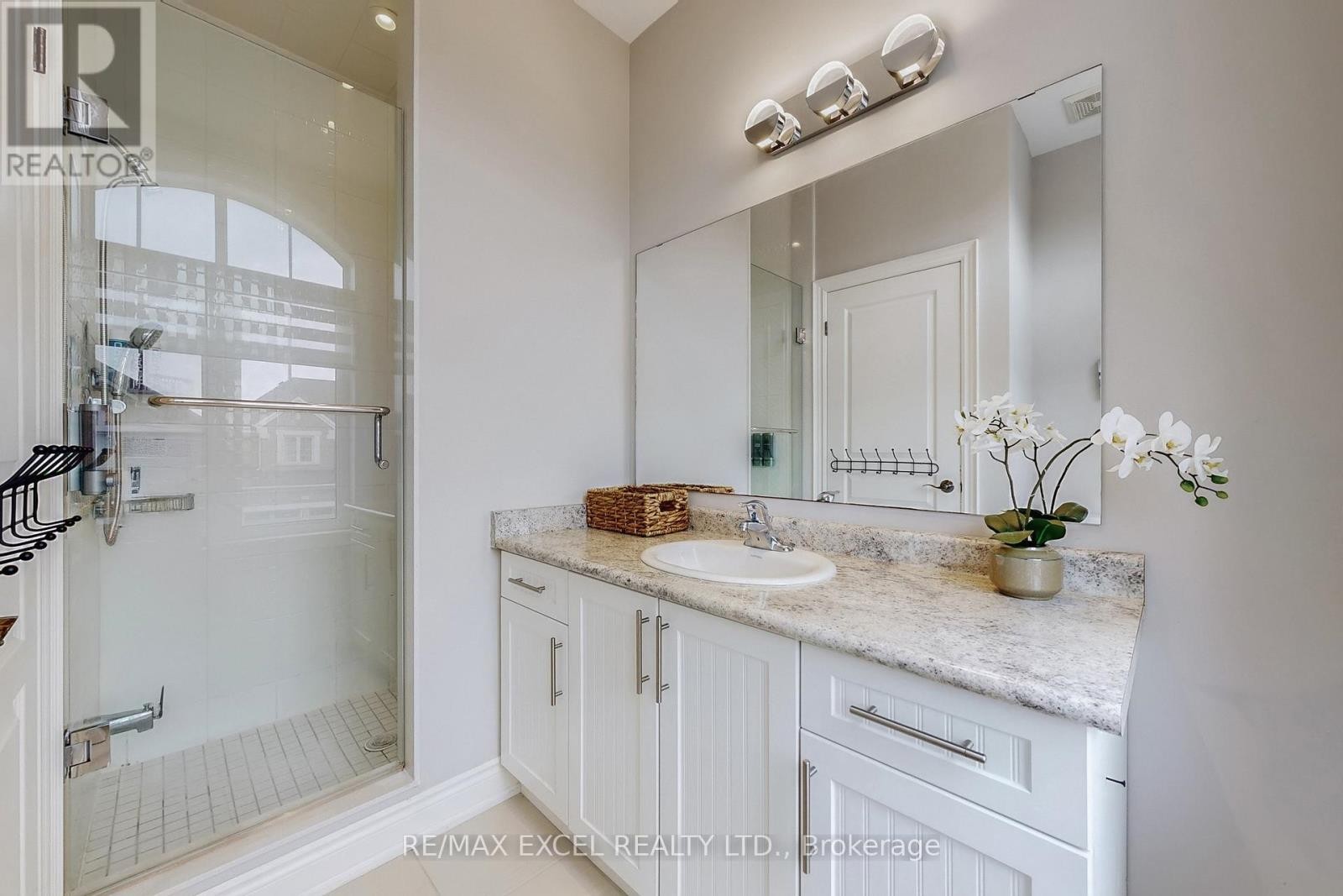 












160 ROY HARPER AVENUE

,
Aurora,




Ontario
L4G0V6

