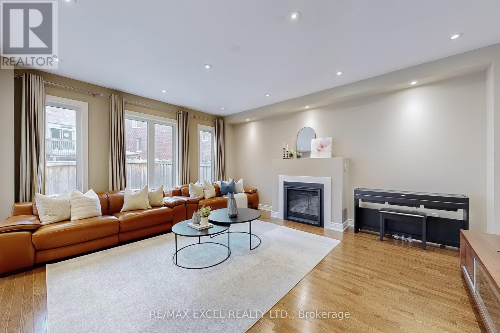 












160 ROY HARPER AVENUE

,
Aurora,




Ontario
L4G0V6

