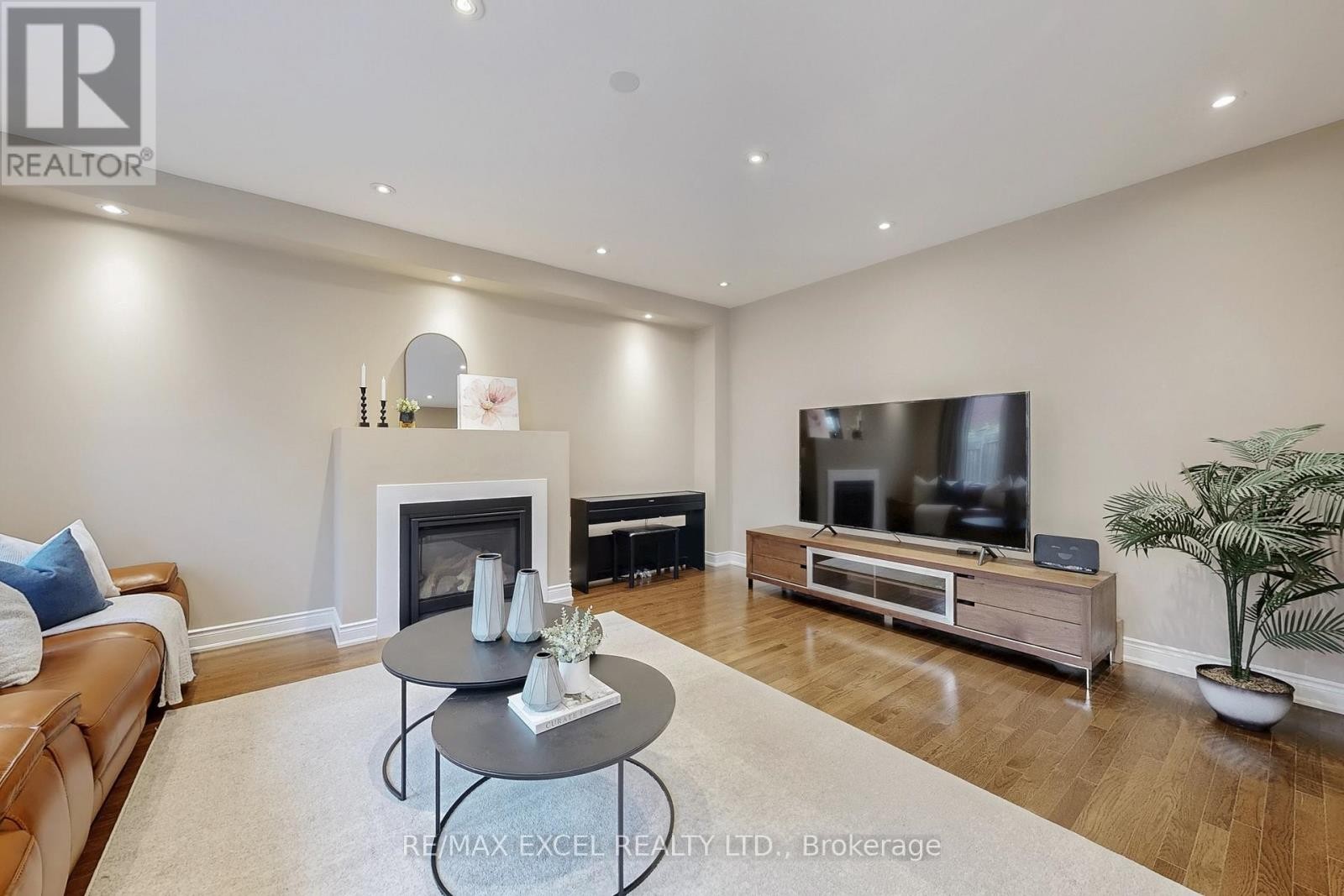 












160 ROY HARPER AVENUE

,
Aurora,




Ontario
L4G0V6

