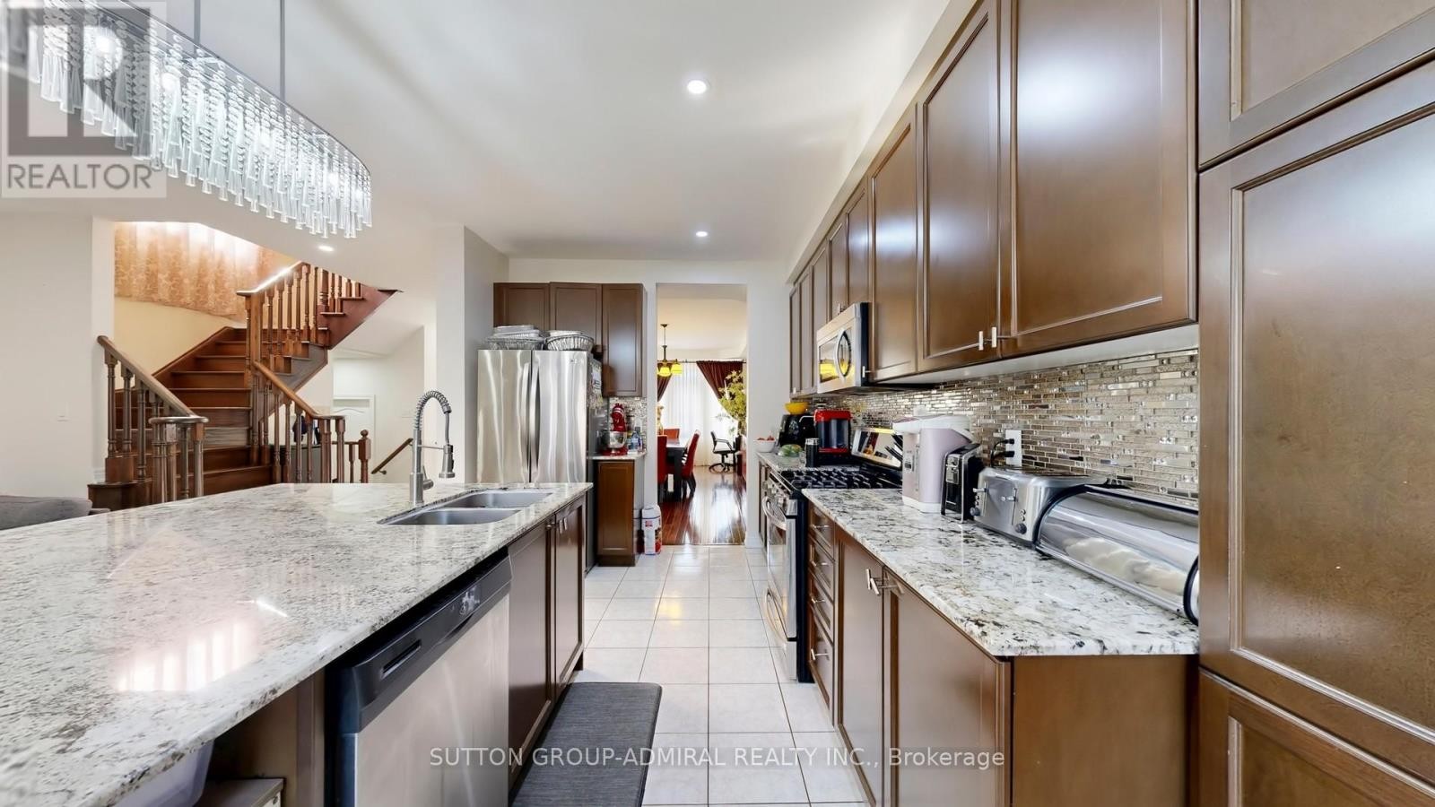 












27 GIVON STREET

,
Vaughan (Patterson),




Ontario
L6A0W2

