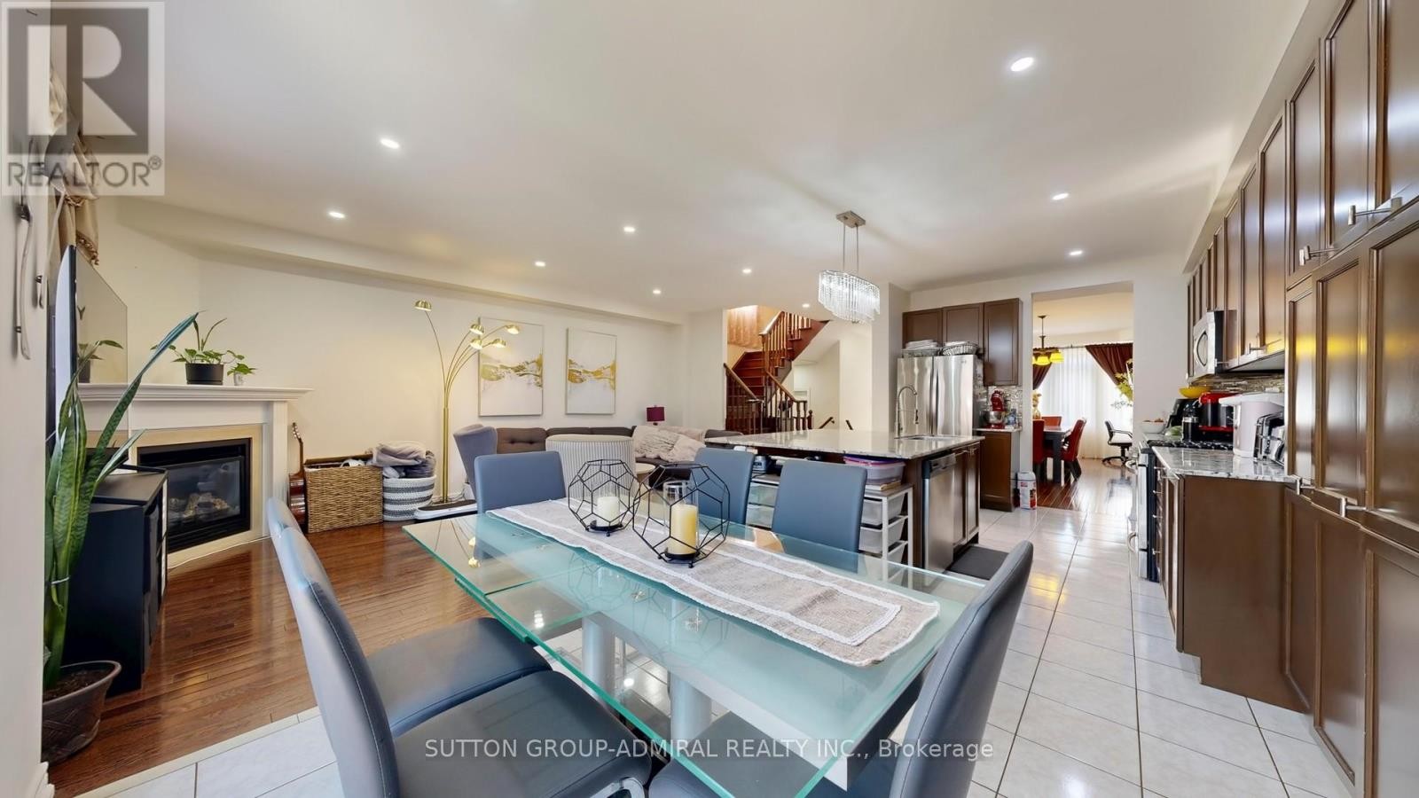 












27 GIVON STREET

,
Vaughan (Patterson),




Ontario
L6A0W2

