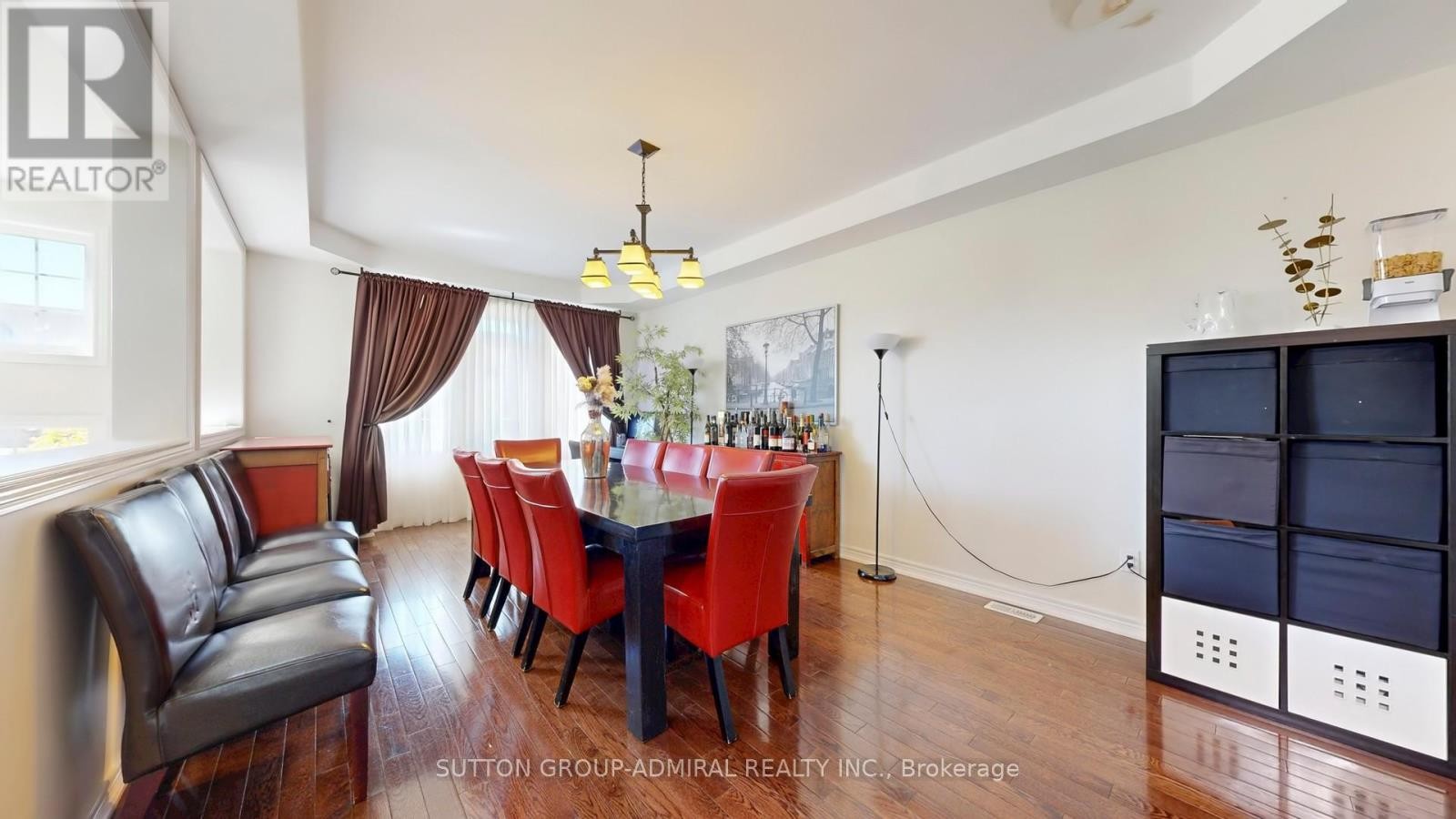 












27 GIVON STREET

,
Vaughan (Patterson),




Ontario
L6A0W2

