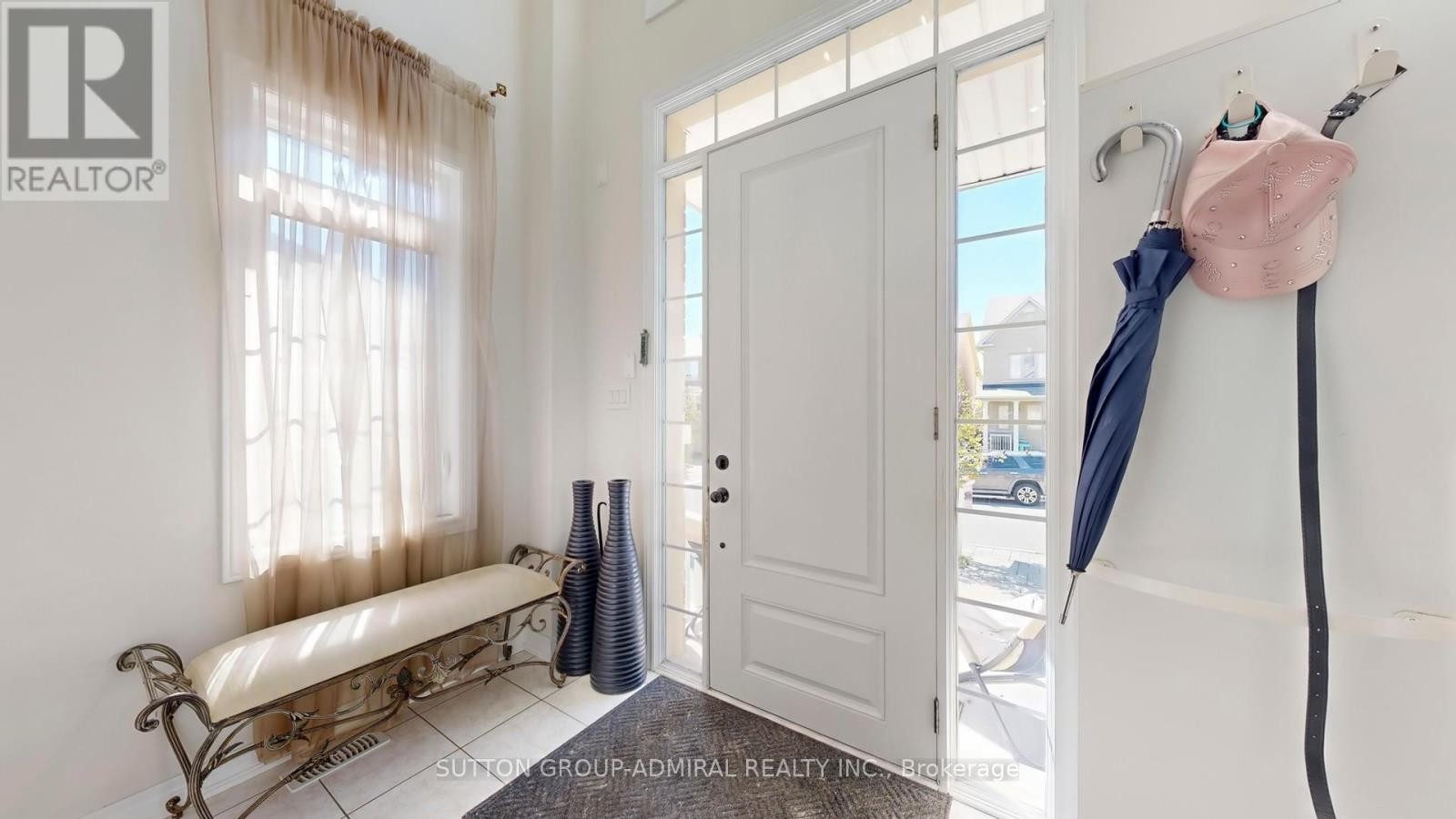 












27 GIVON STREET

,
Vaughan (Patterson),




Ontario
L6A0W2

