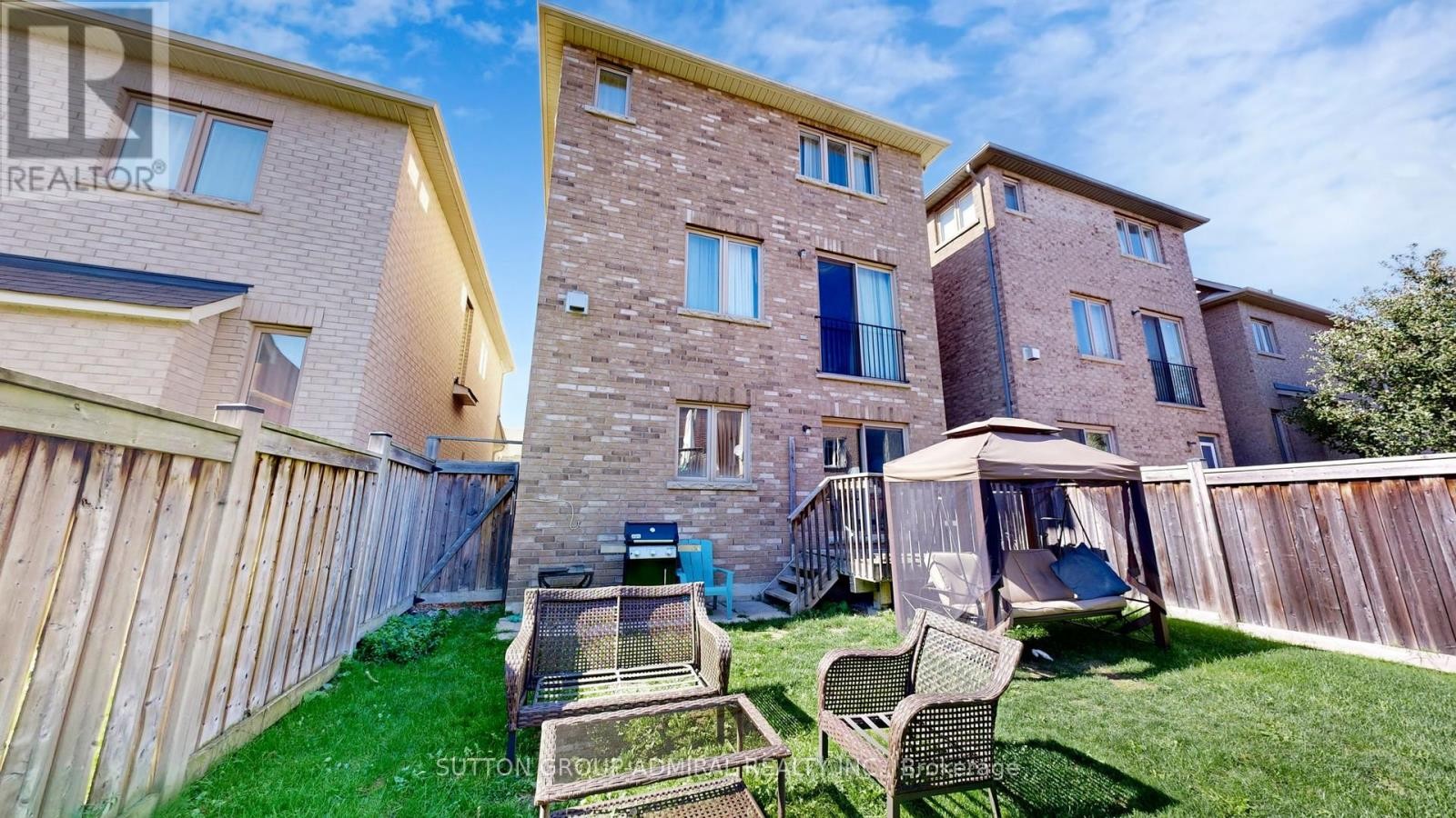 












27 GIVON STREET

,
Vaughan (Patterson),




Ontario
L6A0W2

