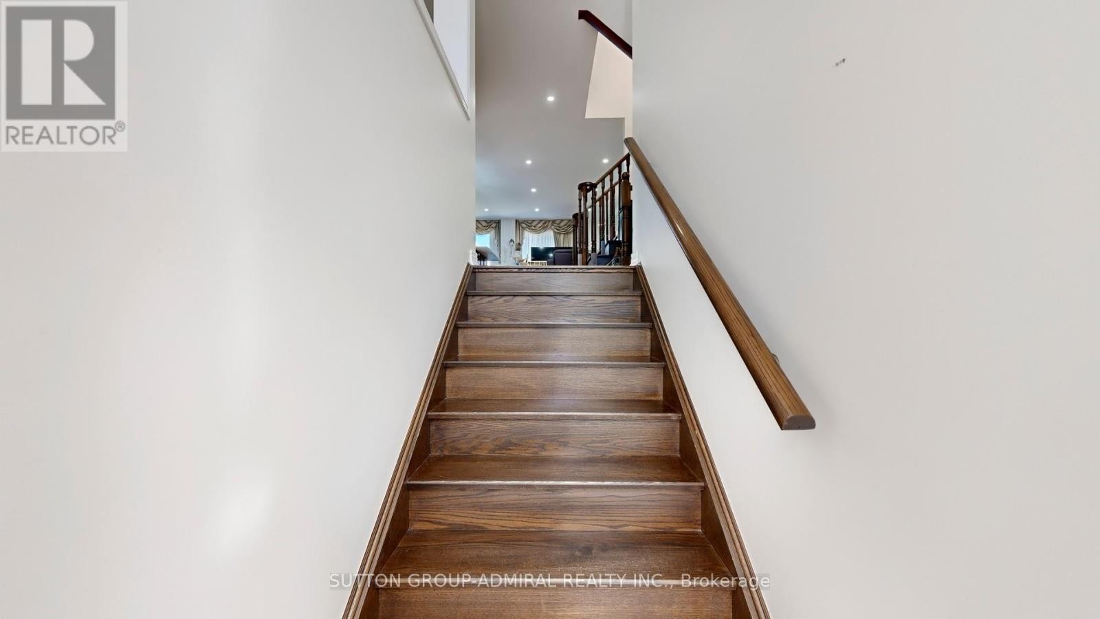 












27 GIVON STREET

,
Vaughan (Patterson),




Ontario
L6A0W2

