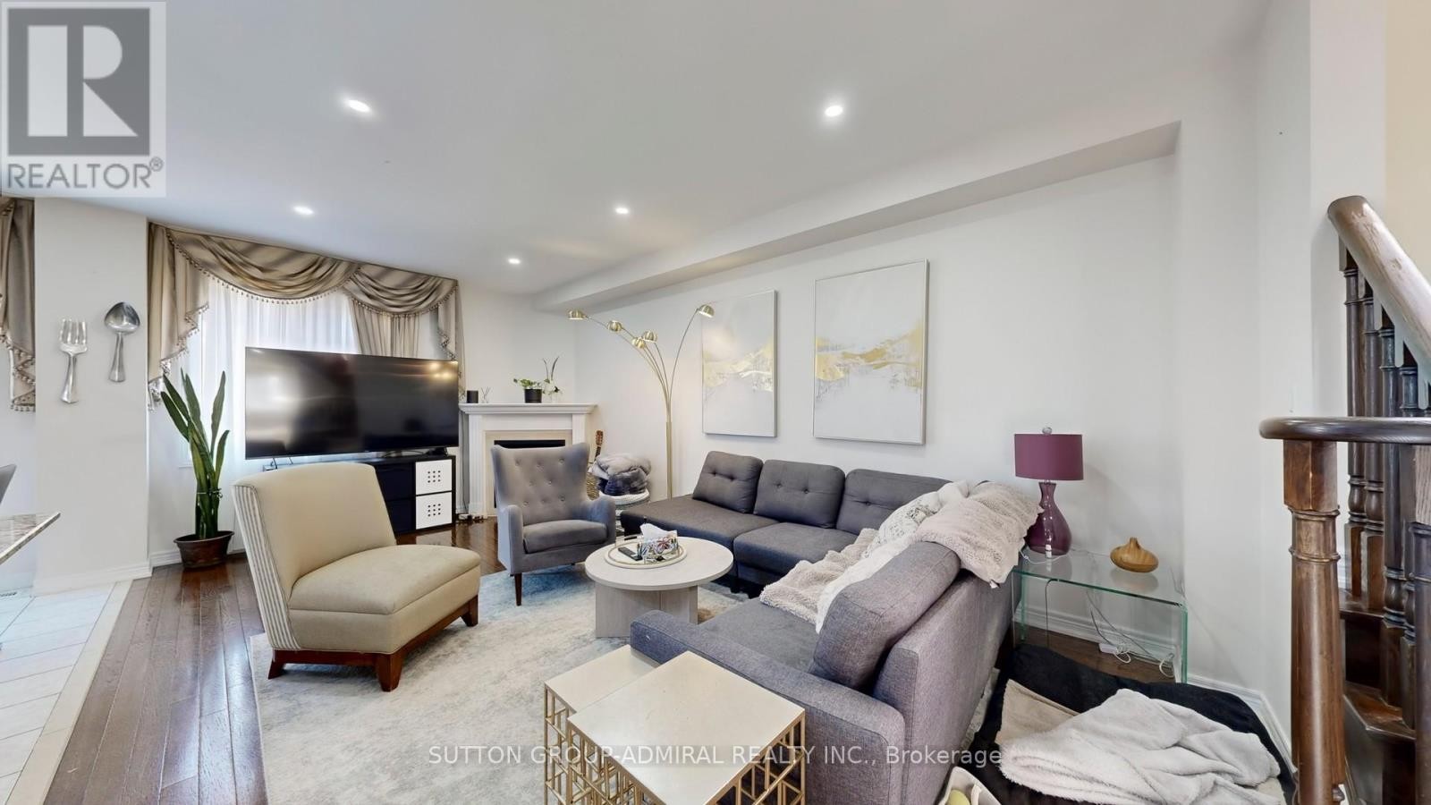 












27 GIVON STREET

,
Vaughan (Patterson),




Ontario
L6A0W2

