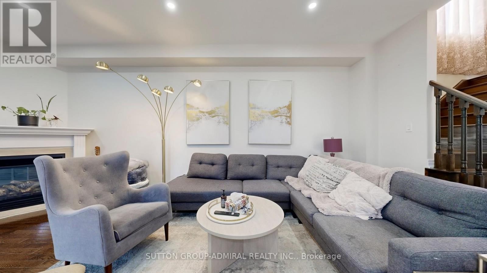 












27 GIVON STREET

,
Vaughan (Patterson),




Ontario
L6A0W2

