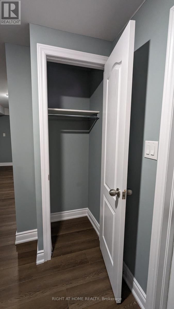 












1436 TOMKINS ROAD

,
Innisfil (Alcona),




Ontario
L9S0M8

