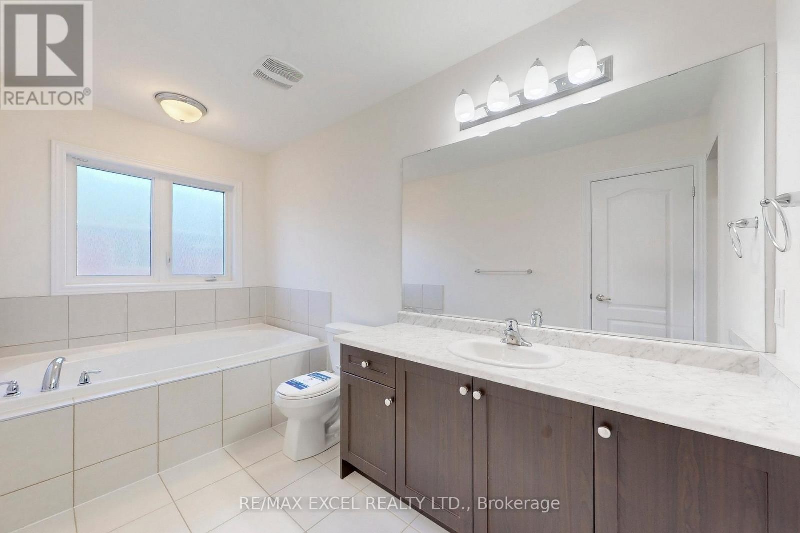 












14 TWINFLOWER LANE

,
Richmond Hill (Oak Ridges Lake Wilcox),




Ontario
L4E1E7

