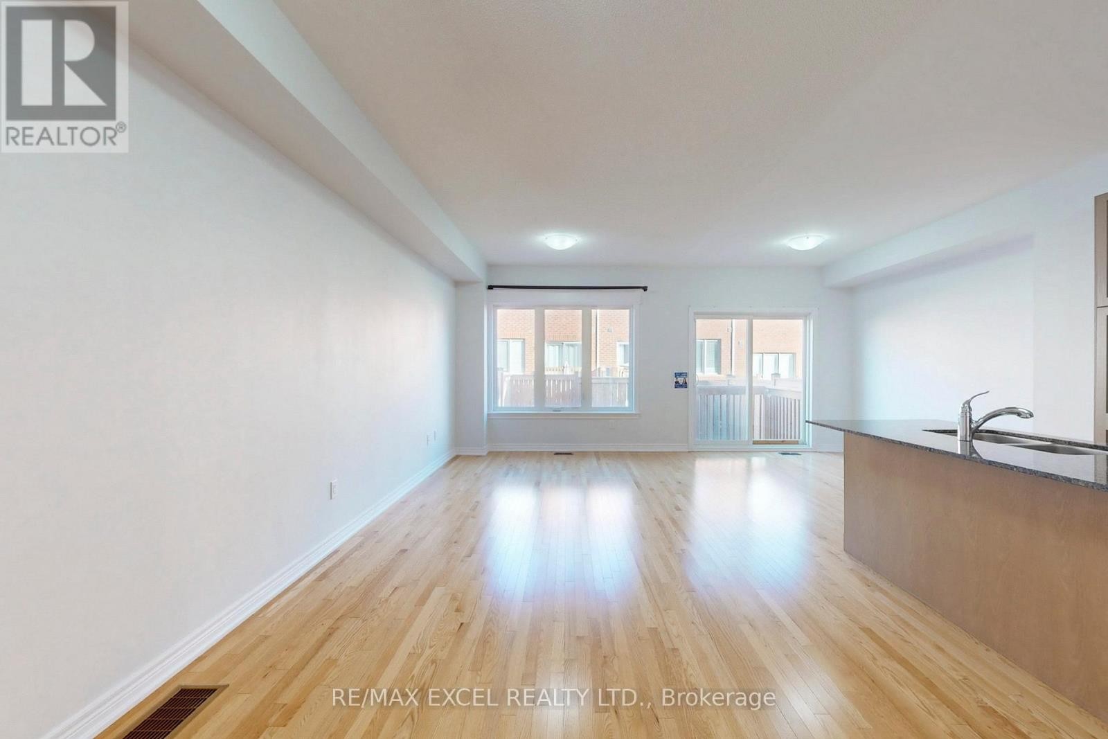 












14 TWINFLOWER LANE

,
Richmond Hill (Oak Ridges Lake Wilcox),




Ontario
L4E1E7

