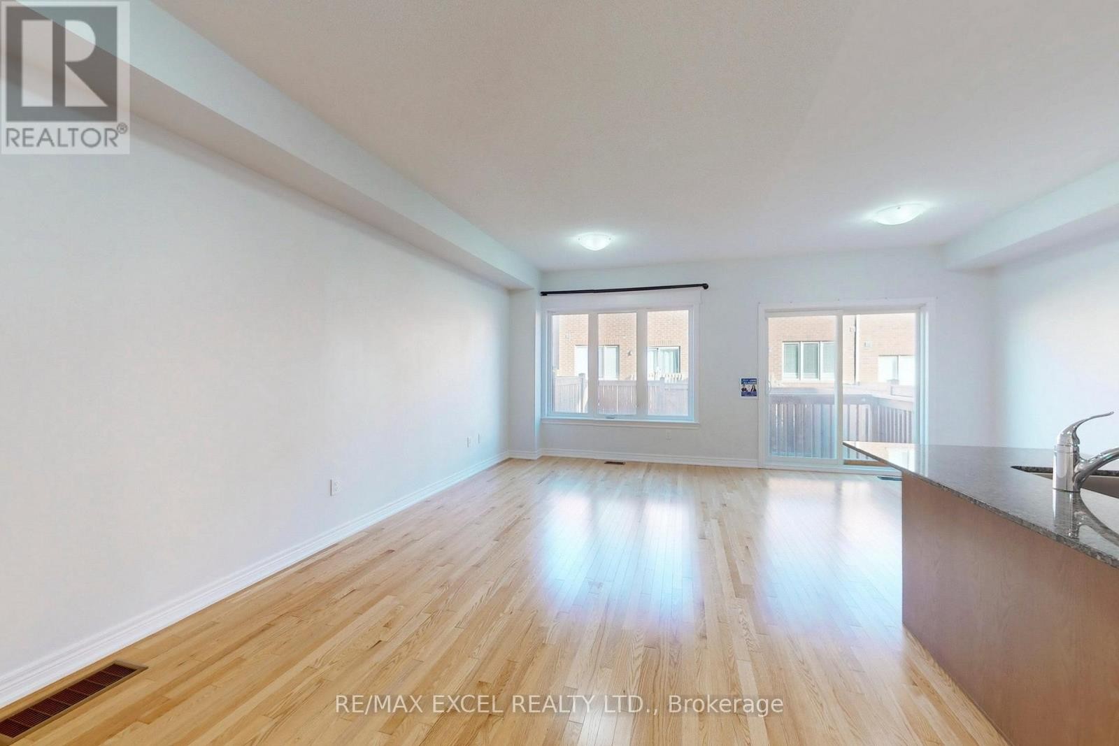 












14 TWINFLOWER LANE

,
Richmond Hill (Oak Ridges Lake Wilcox),




Ontario
L4E1E7

