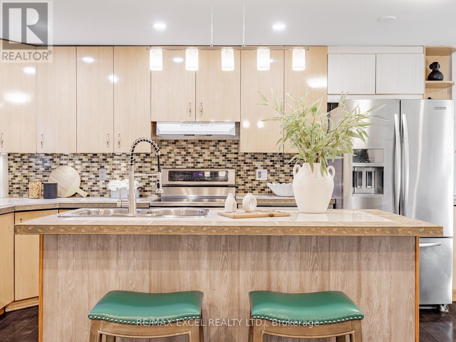 












299 PASADENA DRIVE

,
Georgina (Keswick South),




Ontario
L4P2Z1

