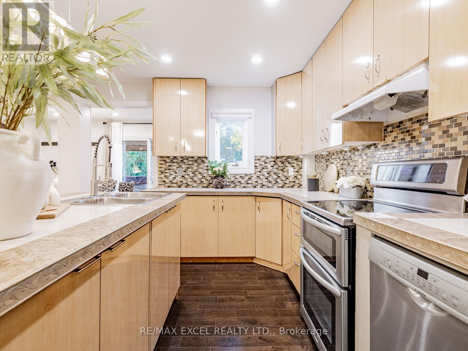 












299 PASADENA DRIVE

,
Georgina (Keswick South),




Ontario
L4P2Z1

