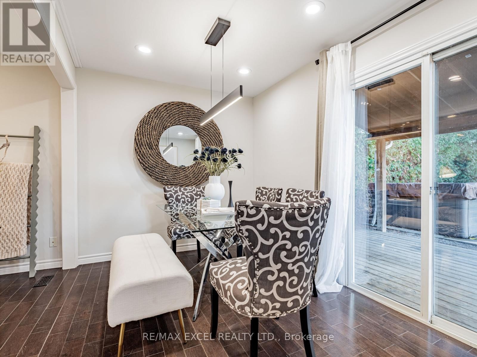 












299 PASADENA DRIVE

,
Georgina (Keswick South),




Ontario
L4P2Z1

