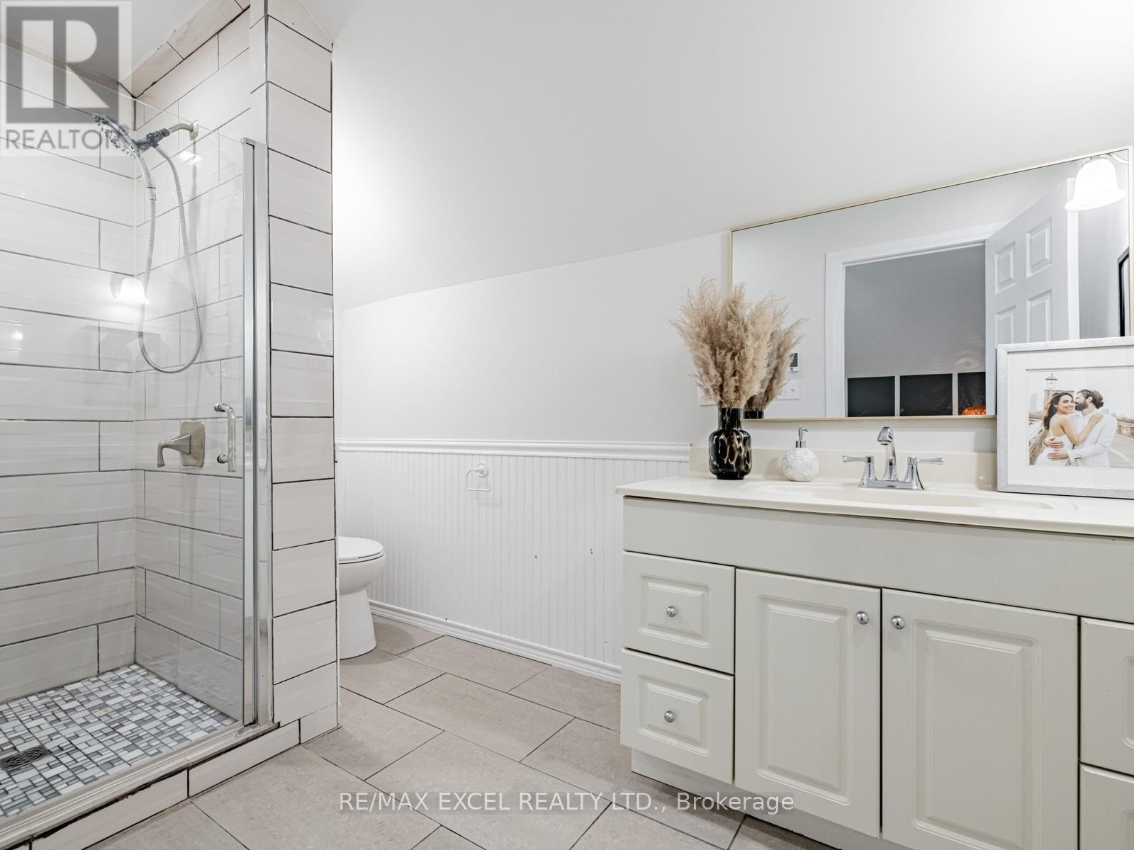 












299 PASADENA DRIVE

,
Georgina (Keswick South),




Ontario
L4P2Z1

