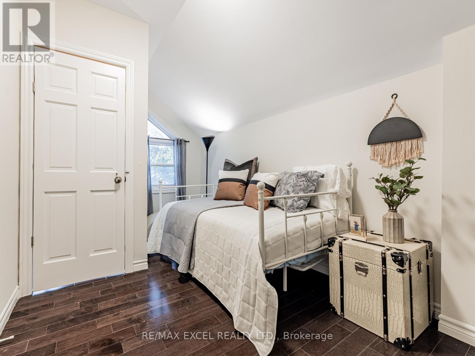 












299 PASADENA DRIVE

,
Georgina (Keswick South),




Ontario
L4P2Z1

