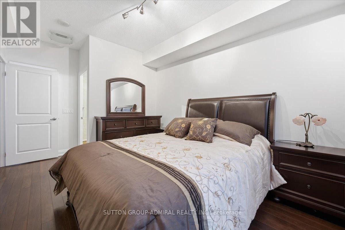 












204 - 95 NORTH PARK ROAD

,
Vaughan (Beverley Glen),




Ontario
L4J0J1

