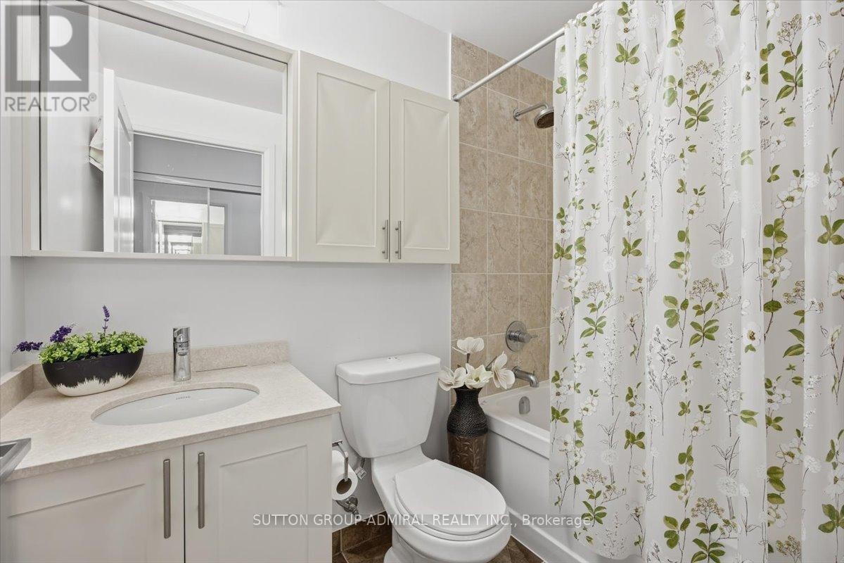 












204 - 95 NORTH PARK ROAD

,
Vaughan (Beverley Glen),




Ontario
L4J0J1

