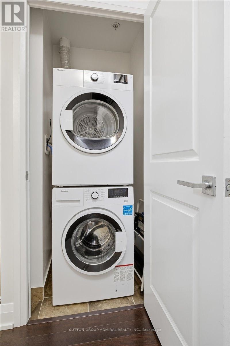 












204 - 95 NORTH PARK ROAD

,
Vaughan (Beverley Glen),




Ontario
L4J0J1

