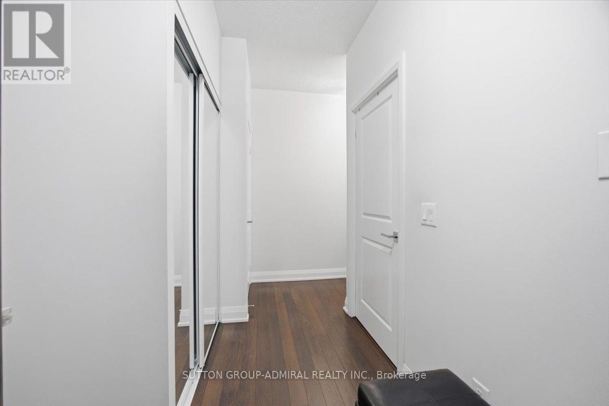 












204 - 95 NORTH PARK ROAD

,
Vaughan (Beverley Glen),




Ontario
L4J0J1

