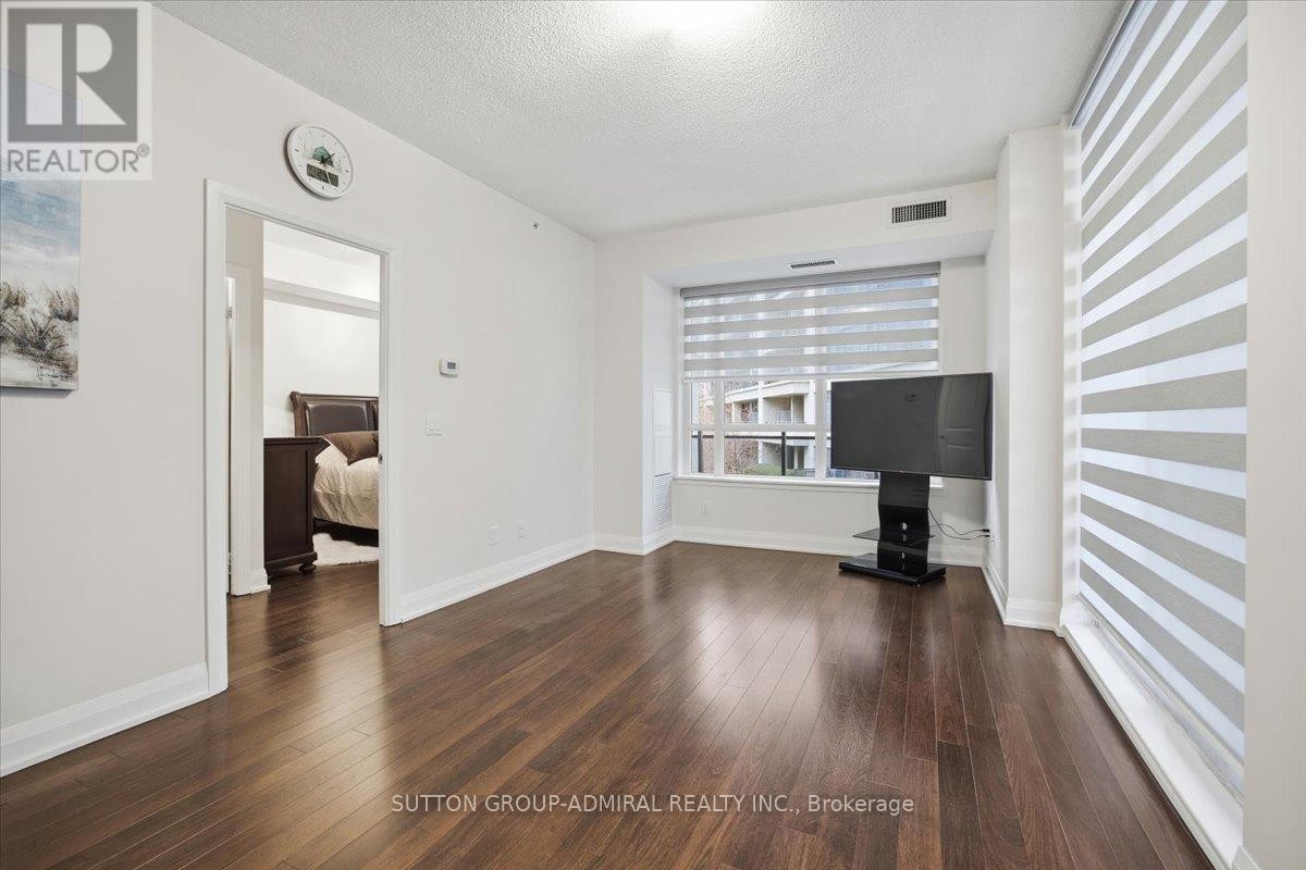 












204 - 95 NORTH PARK ROAD

,
Vaughan (Beverley Glen),




Ontario
L4J0J1

