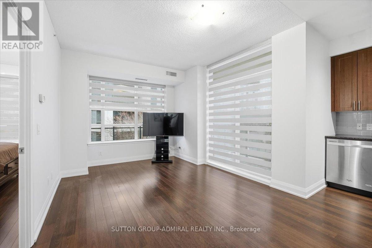 












204 - 95 NORTH PARK ROAD

,
Vaughan (Beverley Glen),




Ontario
L4J0J1

