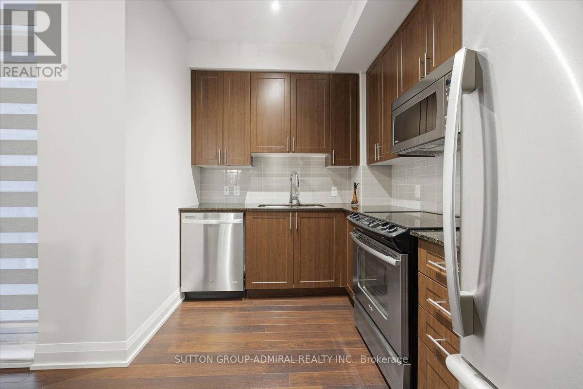 












204 - 95 NORTH PARK ROAD

,
Vaughan (Beverley Glen),




Ontario
L4J0J1

