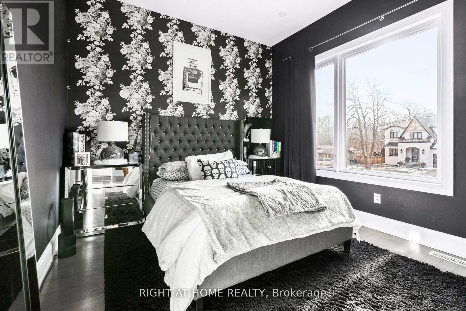 












993 GILMORE AVENUE

,
Innisfil (Lefroy),




Ontario
L0L1W0

