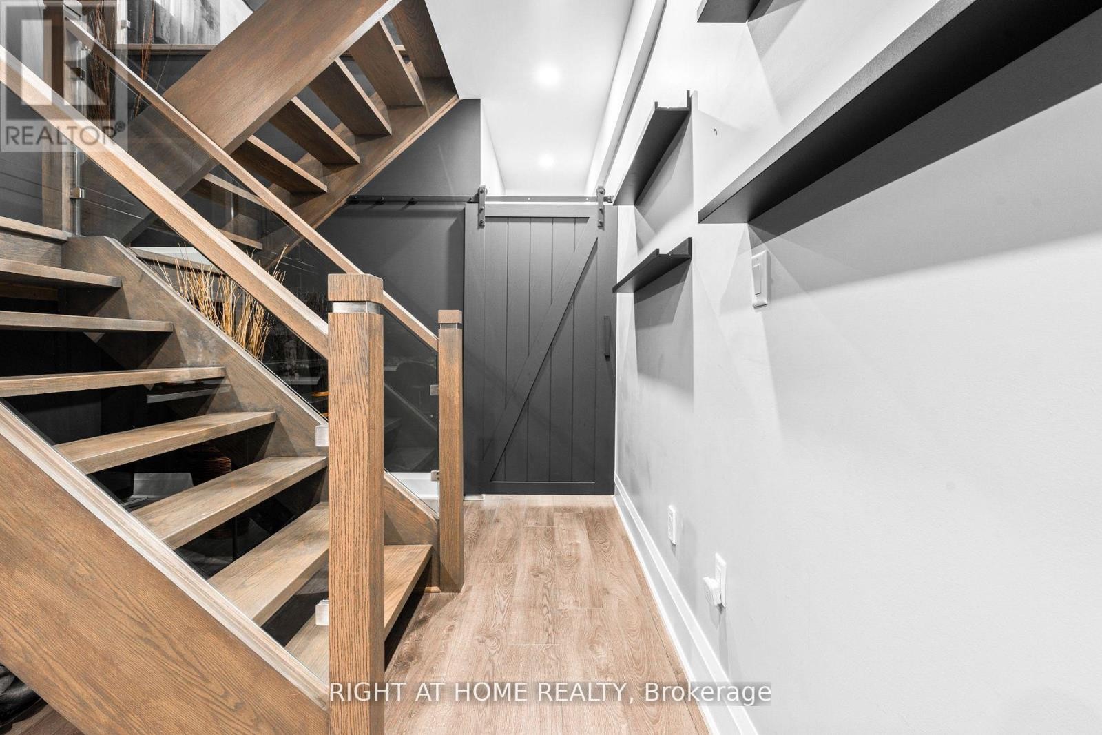 












993 GILMORE AVENUE

,
Innisfil (Lefroy),




Ontario
L0L1W0

